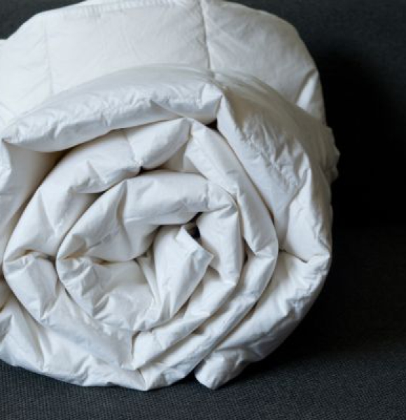Skötsel av duntäcke: så tvättar, torkar och förvarar du det på rätt sätt