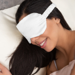 Sovmask siden„Snow“. Smycken Sovmask siden„Snow“. Smycken