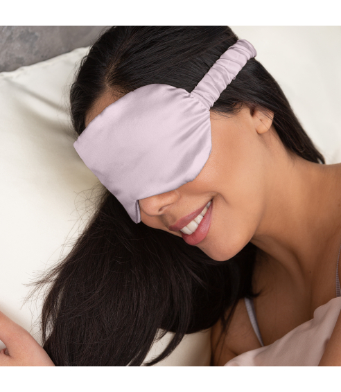 Sovmask siden „Perfume“. Smycken