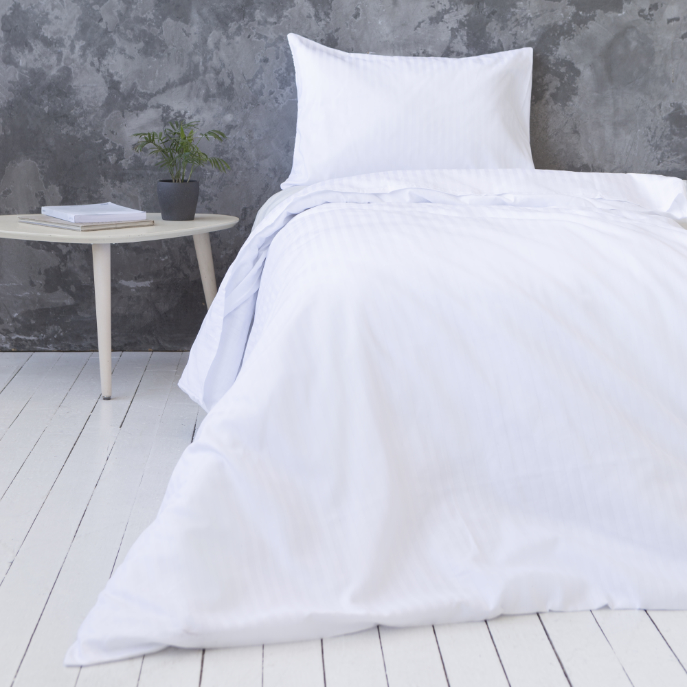 Satin påslakanset „Stripe 1 cm“. Hotell sängkläder, 140x200 cm Satin påslakanset „Stripe 1 cm“. Hotell sängkläder, 140x200 cm
