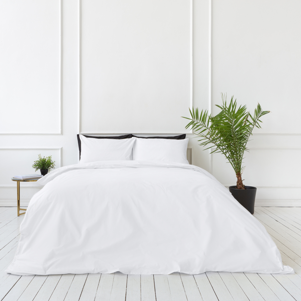 Premium satin påslakanset „Classic White“. Enfärgade sängkläder, 140x200 cm, 150x200 cm, 160x200 cm, 180x200 cm, 200x200 cm, 200x220 cm, 240x220 cm Premium satin påslakanset „Classic White“. Enfärgade sängkläder, 140x200 cm, 150x200 cm, 160x200 cm, 180x200 cm, 200x200 cm, 200x220 cm, 240x220 cm