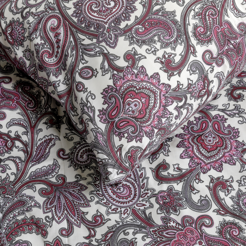 Satin påslakanset „Burgundy“. Mönstrade sängkläder, 160x200 cm Satin påslakanset „Burgundy“. Mönstrade sängkläder, 160x200 cm