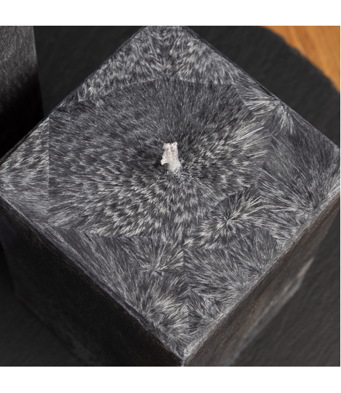 Handgjord kvadratisk ljus „Onyx“ 1 st.. Ljus