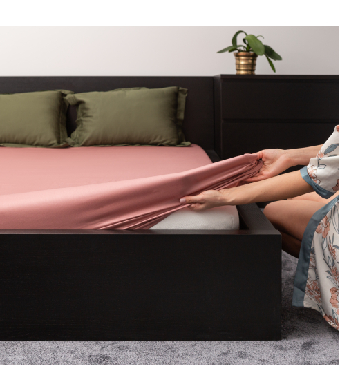 Satin dra-på-lakan „Ash rose“. Dra på lakan