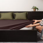Satin dra-på-lakan „Chocolate“, 90x200 cm, 140x200 cm, 160x200 cm, 180x200 cm Satin dra-på-lakan „Chocolate“, 90x200 cm, 140x200 cm, 160x200 cm, 180x200 cm