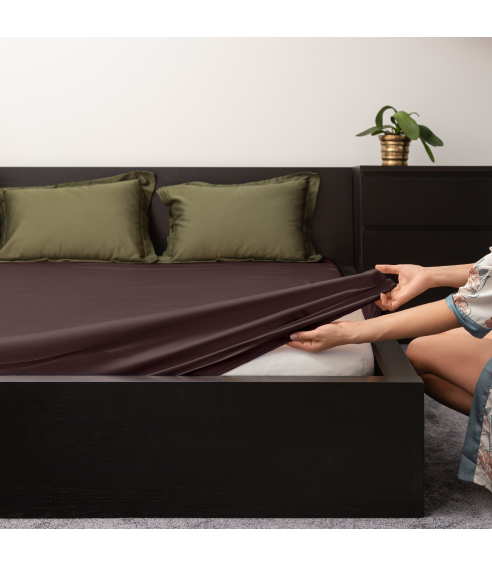 Satin dra-på-lakan „Chocolate“. Dra på lakan