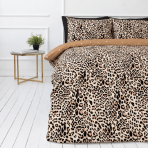 Påslakanset dubbelsäng „Roar“. Flanell sängkläder, 200x200 cm, 200x220 cm. Beige bäddset med ett tydligt svart och brunt leopardmönster.