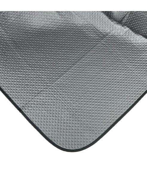 Dubbelsidigt överkast „Black trapuntino Bedspread“. Plädar