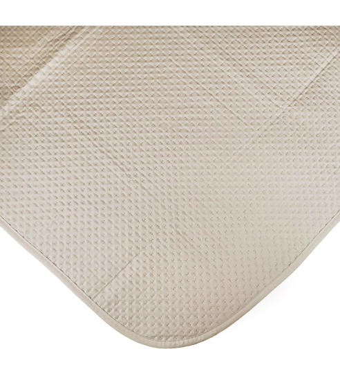 Dubbelsidigt överkast „Cream trapuntino Bedspread“. Plädar