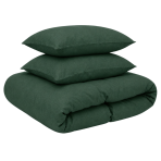 Linne sängkläder „Linen Dark Green“. Påslakanset 150x210, 140x200 cm, 150x200 cm, 160x200 cm, 180x200 cm, 200x200 cm, 200x220 cm, 240x220 cm. Sängen är täckt med mörkgrönt linne med två kuddar i en ljus inredning.