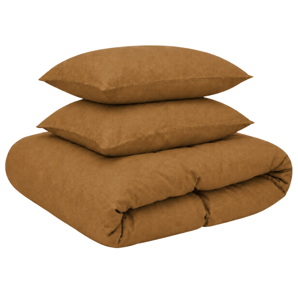 Linne sängkläder „Linen Mustard“. Påslakanset 150x210, 140x200 cm, 150x200 cm, 160x200 cm, 180x200 cm, 200x200 cm, 200x220 cm, 240x220 cm. Senapsbrunt bäddset med ett subtilt ton-i-ton-mönster. Linne sängkläder „Linen Mustard“. Påslakanset 150x210, 140x200 cm, 150x200 cm, 160x200 cm, 180x200 cm, 200x200 cm, 200x220 cm, 240x220 cm. Senapsbrunt bäddset med ett subtilt ton-i-ton-mönster.