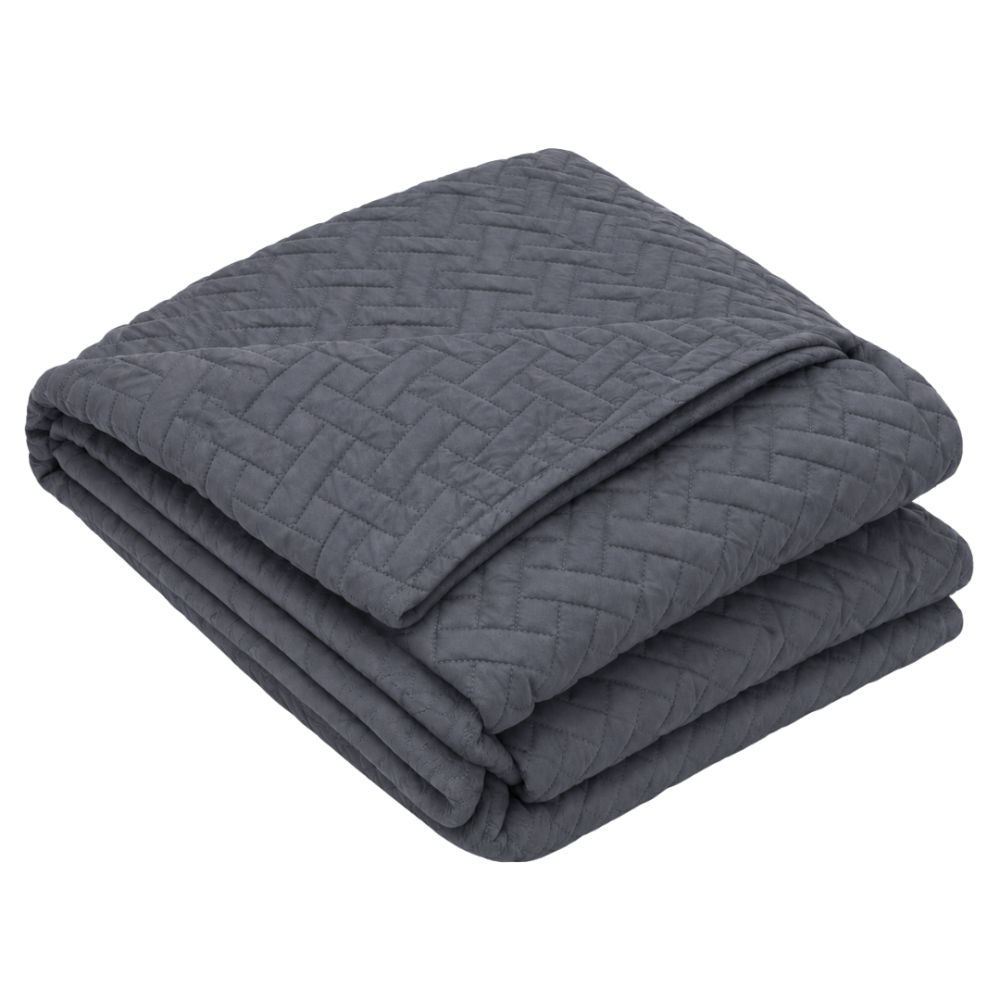 Överkast „Bedspread Graphite“. Plädar, 210x240 cm. Mörkgrått överkast med ett fint geometriskt quiltat mönster Överkast „Bedspread Graphite“. Plädar, 210x240 cm. Mörkgrått överkast med ett fint geometriskt quiltat mönster