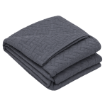 Överkast „Bedspread Graphite“. Plädar, 210x240 cm. Mörkgrått överkast med ett fint geometriskt quiltat mönster Överkast „Bedspread Graphite“. Plädar, 210x240 cm. Mörkgrått överkast med ett fint geometriskt quiltat mönster