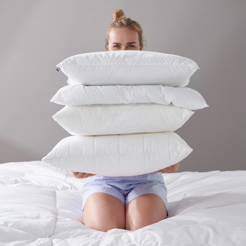 Kudde „Familon Original Pillow“. Elegant vit kudde i minimalistisk stil familon Kudde „Familon Original Pillow“. Elegant vit kudde i minimalistisk stil familon
