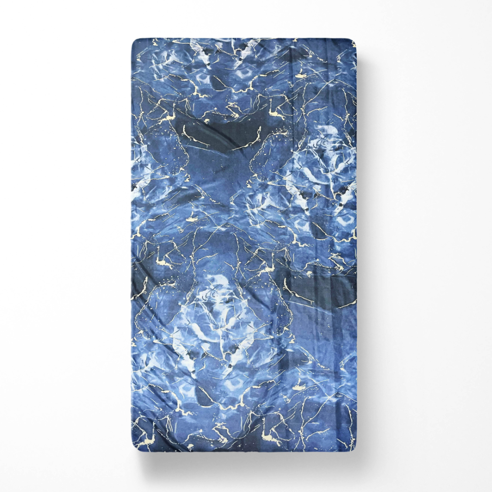 Lakan „Cosmic Blue“, 150x220 cm, 200x220 cm, 220x240 cm Lakan „Cosmic Blue“, 150x220 cm, 200x220 cm, 220x240 cm