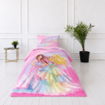 Påslakanset „Barbie“. Sängkläder barn, 135x200 cm. Rosa bäddset med två tjejer i färgglada klänningar. Påslakanset „Barbie“. Sängkläder barn, 135x200 cm. Rosa bäddset med två tjejer i färgglada klänningar.