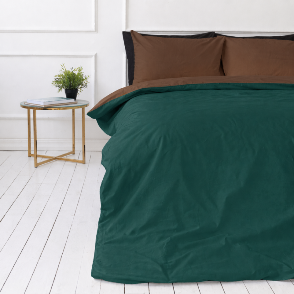 Påslakanset „Brunette Juniper“. Sängkläder 155x200, 140x200 cm, 150x200 cm, 160x200 cm, 180x200 cm, 200x200 cm, 200x220 cm, 240x220 cm. Djupt grönt sängkläderset med chokladbruna accenter. Påslakanset „Brunette Juniper“. Sängkläder 155x200, 140x200 cm, 150x200 cm, 160x200 cm, 180x200 cm, 200x200 cm, 200x220 cm, 240x220 cm. Djupt grönt sängkläderset med chokladbruna accenter.