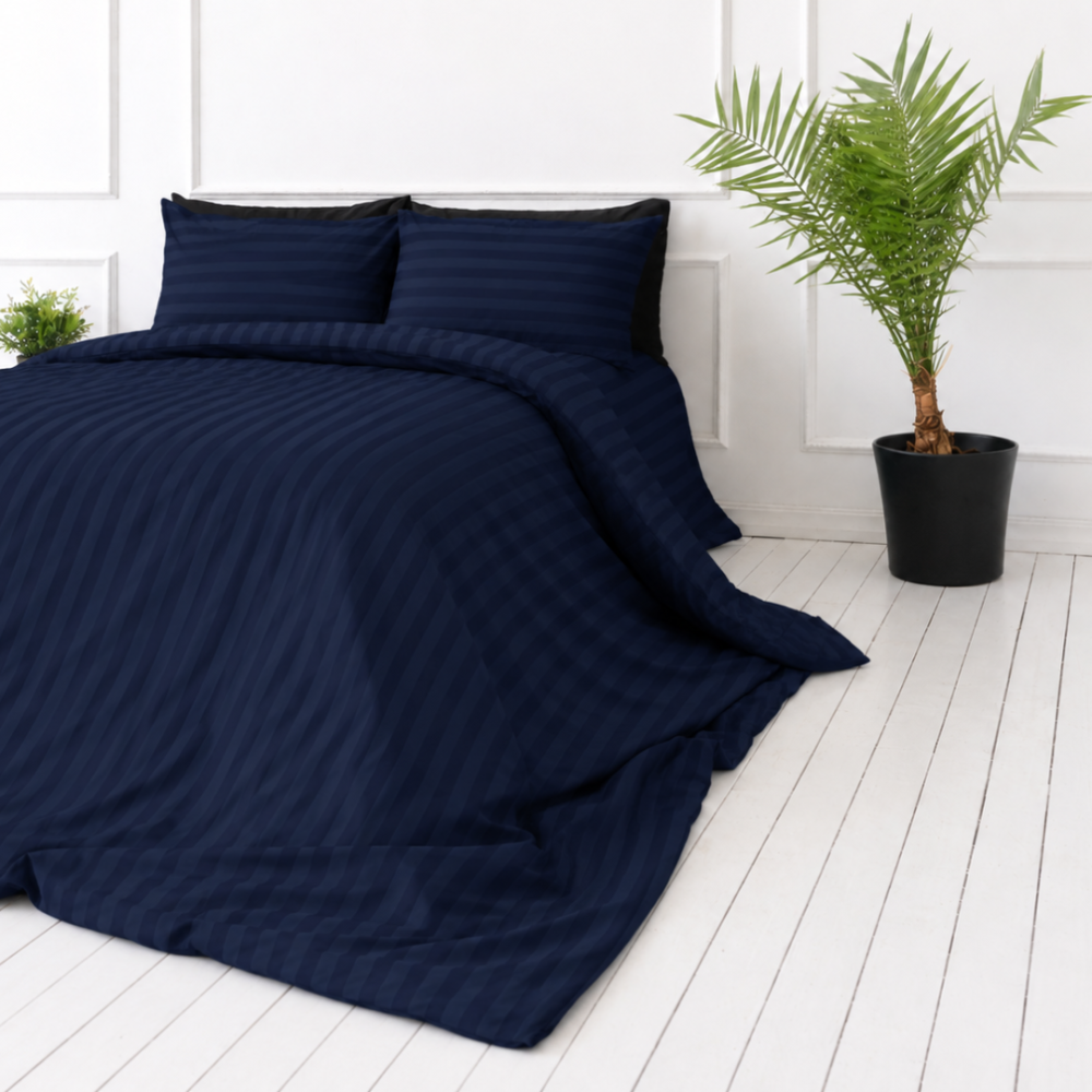 Påslakanset „Dark Blue Stripes“. Mönstrade sängkläder, 140x200 cm, 150x200 cm, 160x200 cm, 180x200 cm, 200x200 cm, 200x220 cm Påslakanset „Dark Blue Stripes“. Mönstrade sängkläder, 140x200 cm, 150x200 cm, 160x200 cm, 180x200 cm, 200x200 cm, 200x220 cm
