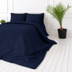 Påslakanset „Dark Blue Stripes“. Mönstrade sängkläder, 140x200 cm, 150x200 cm, 160x200 cm, 180x200 cm, 200x200 cm, 200x220 cm Påslakanset „Dark Blue Stripes“. Mönstrade sängkläder, 140x200 cm, 150x200 cm, 160x200 cm, 180x200 cm, 200x200 cm, 200x220 cm