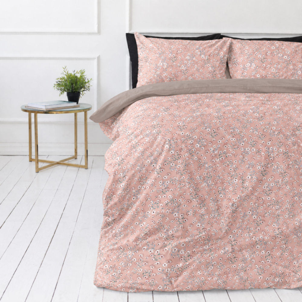 Påslakanset „Ditsy“. Rosa sängkläder, 140x200 cm, 200x200 cm, 200x220 cm. Rosa bäddset med litet vitt blommönster Påslakanset „Ditsy“. Rosa sängkläder, 140x200 cm, 200x200 cm, 200x220 cm. Rosa bäddset med litet vitt blommönster