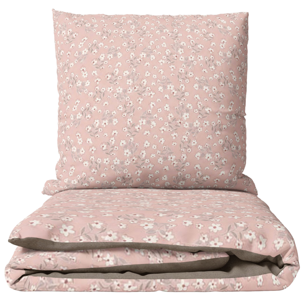 Påslakanset „Ditsy“. Rosa sängkläder, 140x200 cm, 200x200 cm, 200x220 cm. Nuderosa bäddset med ett småmönstrat motiv av vita blommor och grågröna blad. Påslakanset „Ditsy“. Rosa sängkläder, 140x200 cm, 200x200 cm, 200x220 cm. Nuderosa bäddset med ett småmönstrat motiv av vita blommor och grågröna blad.