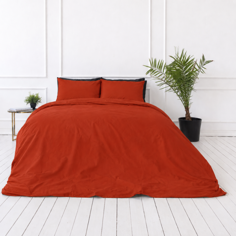 Påslakanset „Dry Tomato“. Enfärgade sängkläder, 140x200 cm, 150x200 cm, 160x200 cm, 180x200 cm, 200x200 cm, 200x220 cm, 240x220 cm. Klarröd tegeltonad sängklädesdesign med en enhetlig färg. Påslakanset „Dry Tomato“. Enfärgade sängkläder, 140x200 cm, 150x200 cm, 160x200 cm, 180x200 cm, 200x200 cm, 200x220 cm, 240x220 cm. Klarröd tegeltonad sängklädesdesign med en enhetlig färg.