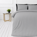 Påslakanset „Grey Stripes“. Påslakanset 135x200, 140x200 cm, 150x200 cm, 160x200 cm, 180x200 cm, 200x200 cm, 200x220 cm Påslakanset „Grey Stripes“. Påslakanset 135x200, 140x200 cm, 150x200 cm, 160x200 cm, 180x200 cm, 200x200 cm, 200x220 cm