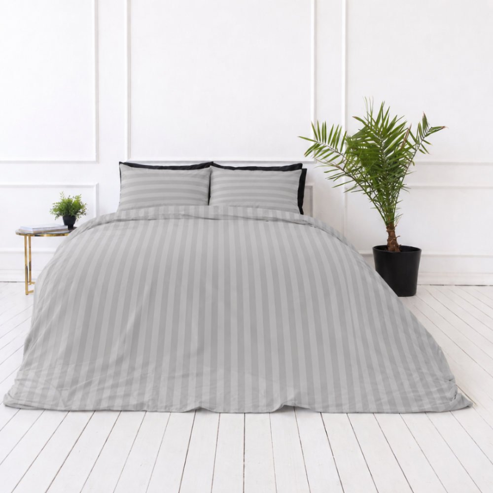 Påslakanset „Grey Stripes“. Påslakanset 135x200, 140x200 cm, 150x200 cm, 160x200 cm, 180x200 cm, 200x200 cm, 200x220 cm Påslakanset „Grey Stripes“. Påslakanset 135x200, 140x200 cm, 150x200 cm, 160x200 cm, 180x200 cm, 200x200 cm, 200x220 cm