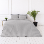 Påslakanset „Grey Stripes“. Påslakanset 135x200, 140x200 cm, 150x200 cm, 160x200 cm, 180x200 cm, 200x200 cm, 200x220 cm Påslakanset „Grey Stripes“. Påslakanset 135x200, 140x200 cm, 150x200 cm, 160x200 cm, 180x200 cm, 200x200 cm, 200x220 cm