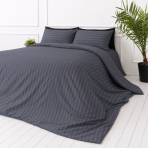 Påslakanset „Iron Stripes“. Grå sängkläder, 140x200 cm, 150x200 cm, 160x200 cm, 180x200 cm, 200x200 cm, 200x220 cm Påslakanset „Iron Stripes“. Grå sängkläder, 140x200 cm, 150x200 cm, 160x200 cm, 180x200 cm, 200x200 cm, 200x220 cm
