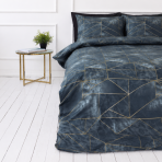 Påslakanset „Isolde“. Sängkläder 155x200, 140x200 cm, 150x200 cm, 160x200 cm, 180x200 cm, 200x200 cm, 200x220 cm, 240x220 cm. Blått bäddset med marmoreffekt och guldfärgat mönster Påslakanset „Isolde“. Sängkläder 155x200, 140x200 cm, 150x200 cm, 160x200 cm, 180x200 cm, 200x200 cm, 200x220 cm, 240x220 cm. Blått bäddset med marmoreffekt och guldfärgat mönster