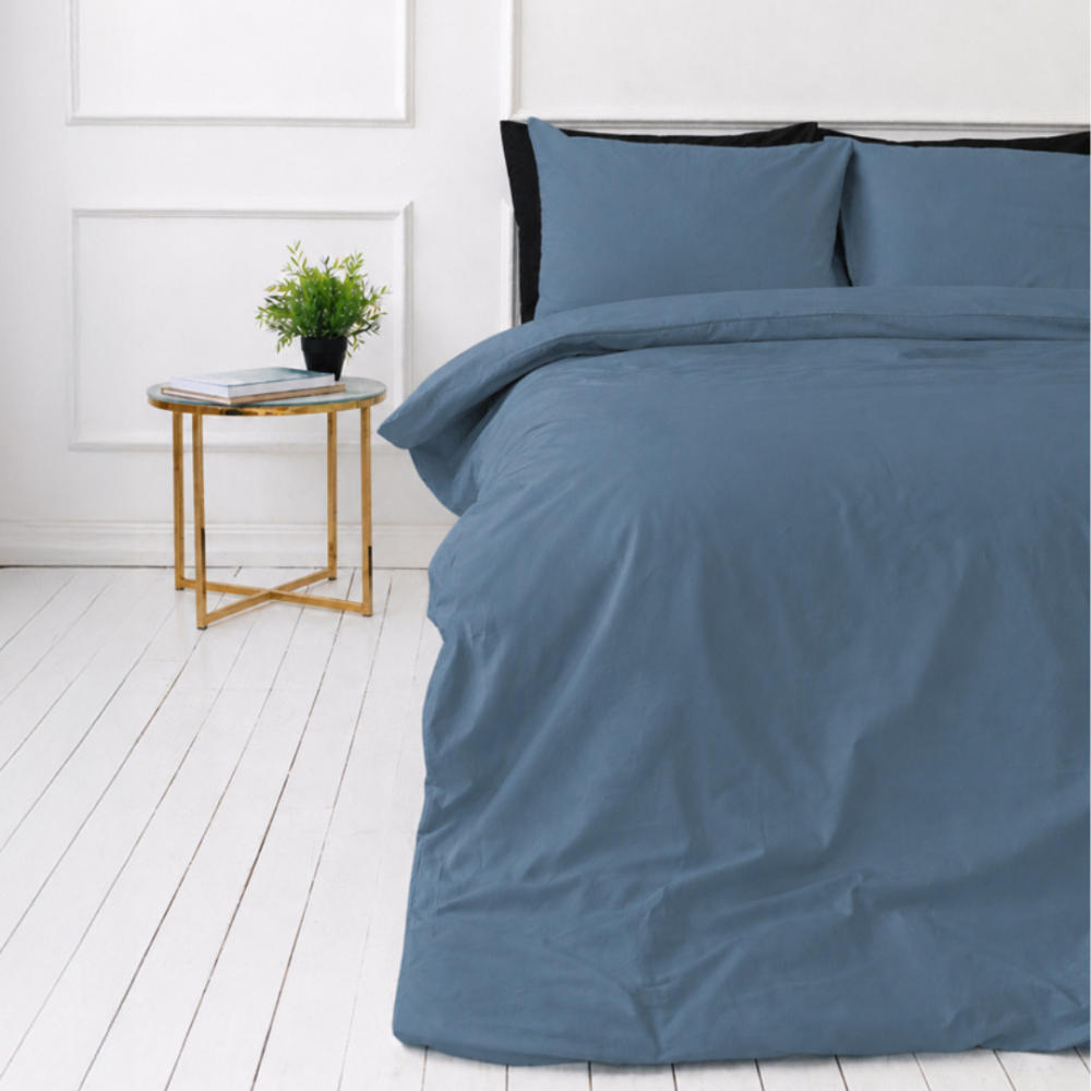 Påslakanset „Yale Bluey“. Enfärgade sängkläder, 140x200 cm, 150x200 cm, 160x200 cm, 180x200 cm, 200x200 cm, 200x220 cm, 240x220 cm. Minimalistiskt gråblått påslakanset med en enhetlig design. Påslakanset „Yale Bluey“. Enfärgade sängkläder, 140x200 cm, 150x200 cm, 160x200 cm, 180x200 cm, 200x200 cm, 200x220 cm, 240x220 cm. Minimalistiskt gråblått påslakanset med en enhetlig design.