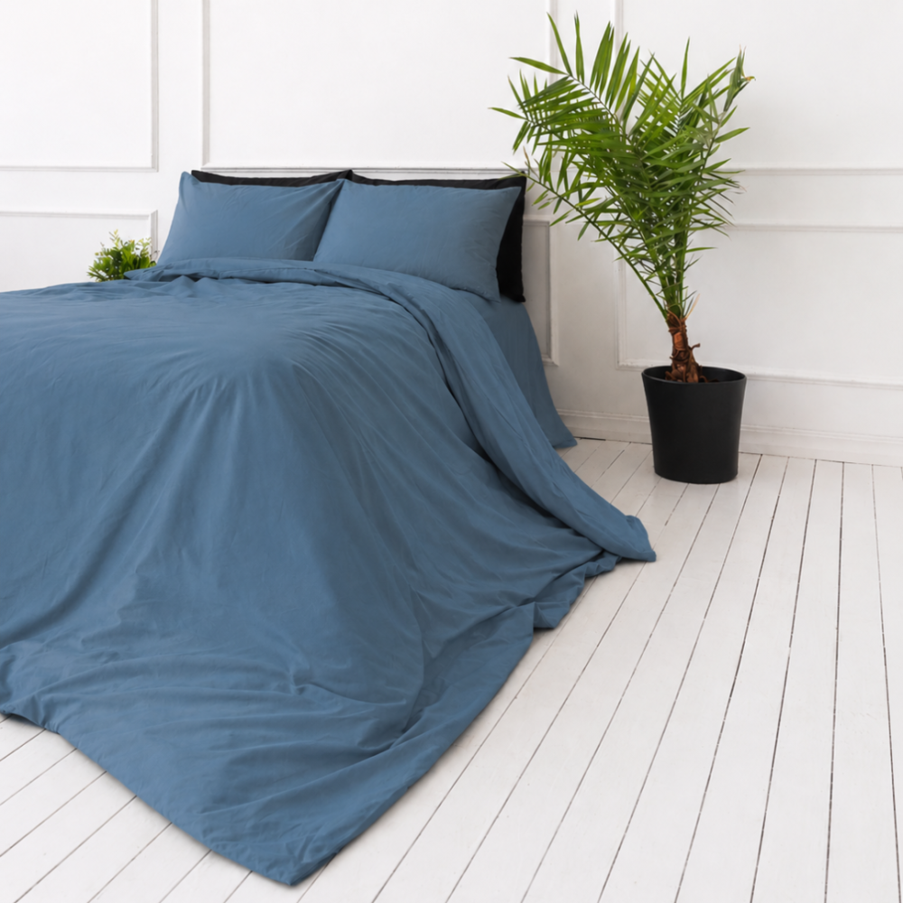 Påslakanset „Yale Bluey“. Enfärgade sängkläder, 140x200 cm, 150x200 cm, 160x200 cm, 180x200 cm, 200x200 cm, 200x220 cm, 240x220 cm. Sängkläder i en fyllig yale-blå färg för moderna sovrum. Påslakanset „Yale Bluey“. Enfärgade sängkläder, 140x200 cm, 150x200 cm, 160x200 cm, 180x200 cm, 200x200 cm, 200x220 cm, 240x220 cm. Sängkläder i en fyllig yale-blå färg för moderna sovrum.