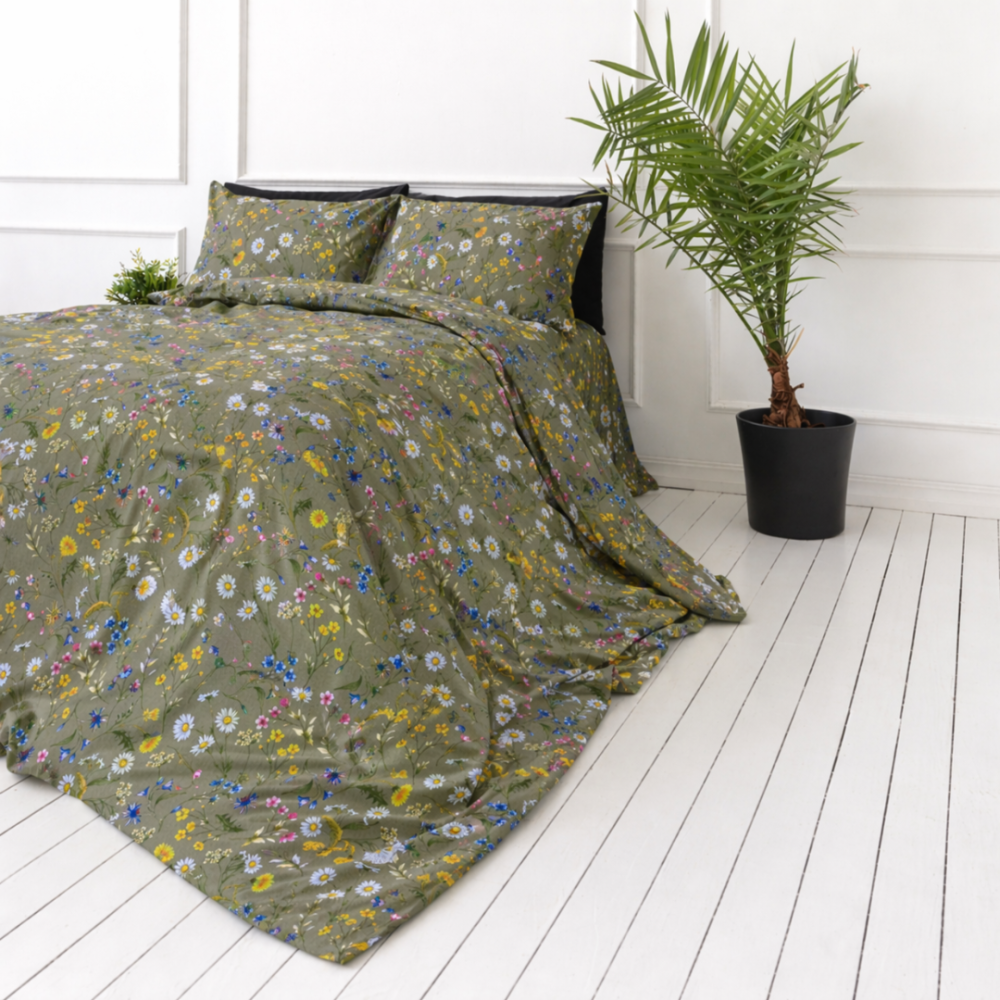 Påslakanset „Leafara“. Sängkläder 155x200, 140x200 cm, 150x200 cm, 160x200 cm, 180x200 cm, 200x200 cm, 200x220 cm, 240x220 cm. Subtilt grönt sängkläderset med mångfärgade blommor. Påslakanset „Leafara“. Sängkläder 155x200, 140x200 cm, 150x200 cm, 160x200 cm, 180x200 cm, 200x200 cm, 200x220 cm, 240x220 cm. Subtilt grönt sängkläderset med mångfärgade blommor.