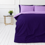 Påslakanset „Orchid Pansy“. Sängkläder 155x200, 140x200 cm, 150x200 cm, 160x200 cm, 180x200 cm, 200x200 cm, 200x220 cm, 240x220 cm. Lavendelfärgat bäddset med en fyllig violett detalj.