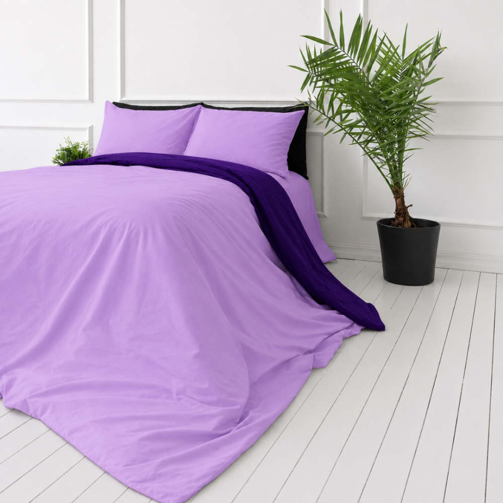 Påslakanset „Orchid Pansy“. Sängkläder 155x200, 140x200 cm, 150x200 cm, 160x200 cm, 180x200 cm, 200x200 cm, 200x220 cm, 240x220 cm. Modernt lila bäddset med en ljus och mörk kombination.