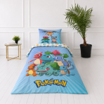 Påslakanset „Pokemon“. Sängkläder barn, 135x200 cm. Bäddset i blå nyanser med stora färgglada motiv av pokémon-karaktärer. Påslakanset „Pokemon“. Sängkläder barn, 135x200 cm. Bäddset i blå nyanser med stora färgglada motiv av pokémon-karaktärer.