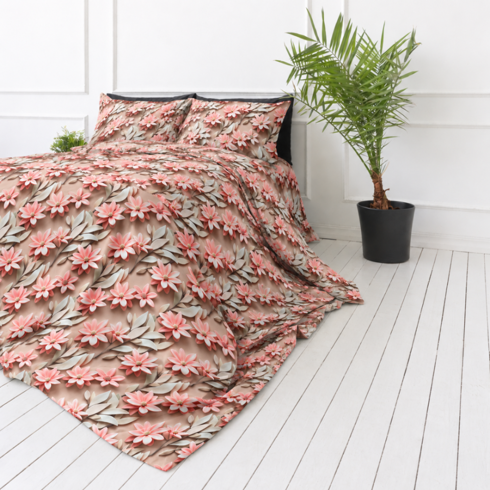 Påslakanset „Rosy Whisper“. Sängkläder 155x200, 140x200 cm, 150x200 cm, 160x200 cm, 180x200 cm, 200x200 cm, 200x220 cm, 240x220 cm. Blommigt bäddset med korallfärgade blommor och krämfärgade blad. Påslakanset „Rosy Whisper“. Sängkläder 155x200, 140x200 cm, 150x200 cm, 160x200 cm, 180x200 cm, 200x200 cm, 200x220 cm, 240x220 cm. Blommigt bäddset med korallfärgade blommor och krämfärgade blad.