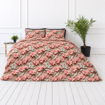 Påslakanset „Rosy Whisper“. Sängkläder 155x200, 140x200 cm, 150x200 cm, 160x200 cm, 180x200 cm, 200x200 cm, 200x220 cm, 240x220 cm. Bäddset i varma sand- och koralltoner med blommönster. Påslakanset „Rosy Whisper“. Sängkläder 155x200, 140x200 cm, 150x200 cm, 160x200 cm, 180x200 cm, 200x200 cm, 200x220 cm, 240x220 cm. Bäddset i varma sand- och koralltoner med blommönster.