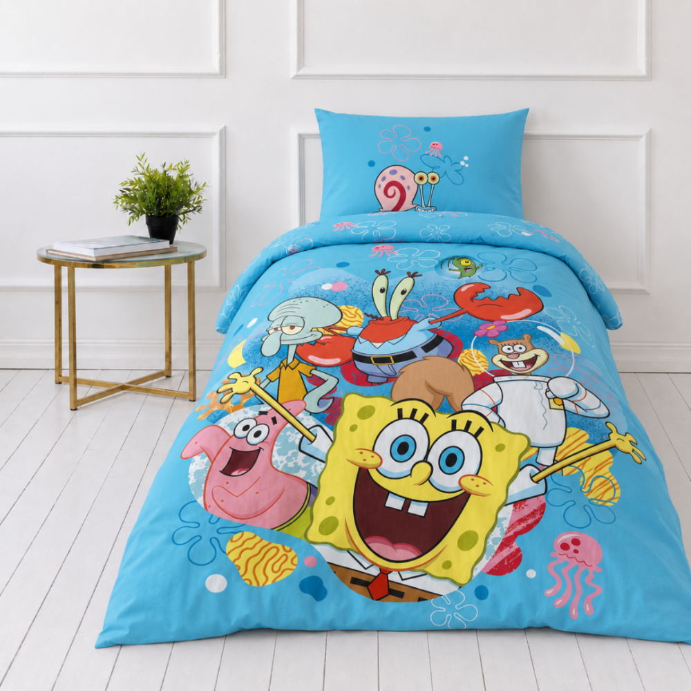Påslakanset „SpongeBob SquarePants“. Sängkläder barn, 135x200 cm. Klarblått bäddset med färgglada motiv av karaktärer från bikini bottom. Påslakanset „SpongeBob SquarePants“. Sängkläder barn, 135x200 cm. Klarblått bäddset med färgglada motiv av karaktärer från bikini bottom.
