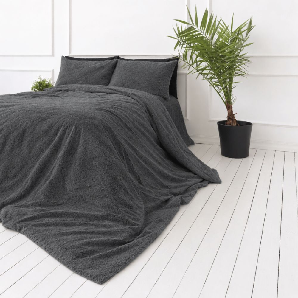 Plysch bäddset „Minky Dark Grey“. Enfärgade sängkläder, 200x220 cm Plysch bäddset „Minky Dark Grey“. Enfärgade sängkläder, 200x220 cm