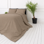 Premium satin påslakanset „Brandy Stripe Sateen“. Påslakanset 150x210, 140x200 cm, 150x200 cm, 160x200 cm, 180x200 cm, 200x200 cm, 200x220 cm, 240x220 cm. Varmt brunt bäddset med elegant randig yta