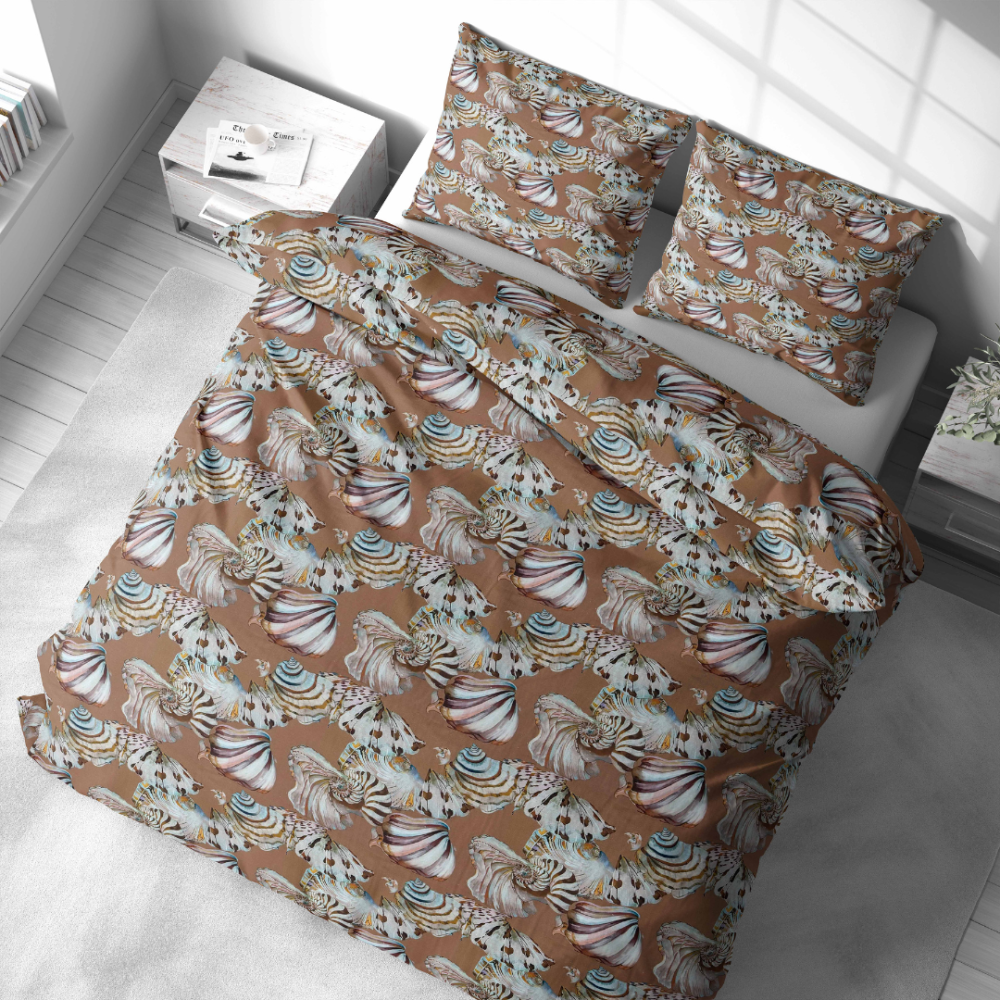Premium satin påslakanset „Coralline Mirage“. Påslakanset 150x210, 140x200 cm, 150x200 cm, 160x200 cm, 180x200 cm, 200x200 cm, 200x220 cm Premium satin påslakanset „Coralline Mirage“. Påslakanset 150x210, 140x200 cm, 150x200 cm, 160x200 cm, 180x200 cm, 200x200 cm, 200x220 cm