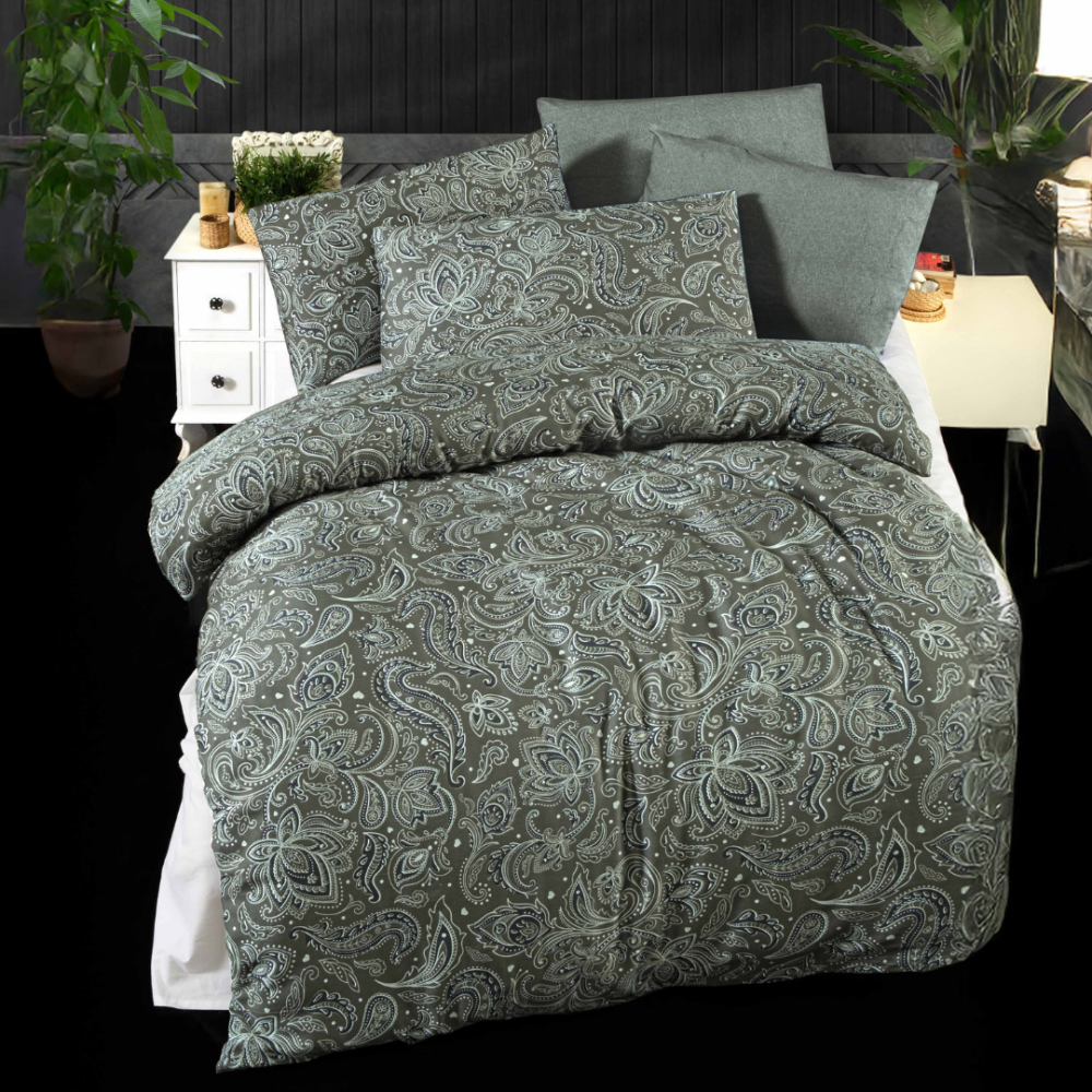 Satin påslakanset „Melina Green“. Påslakanset 135x200, 140x200 cm, 200x200 cm, 200x220 cm Satin påslakanset „Melina Green“. Påslakanset 135x200, 140x200 cm, 200x200 cm, 200x220 cm