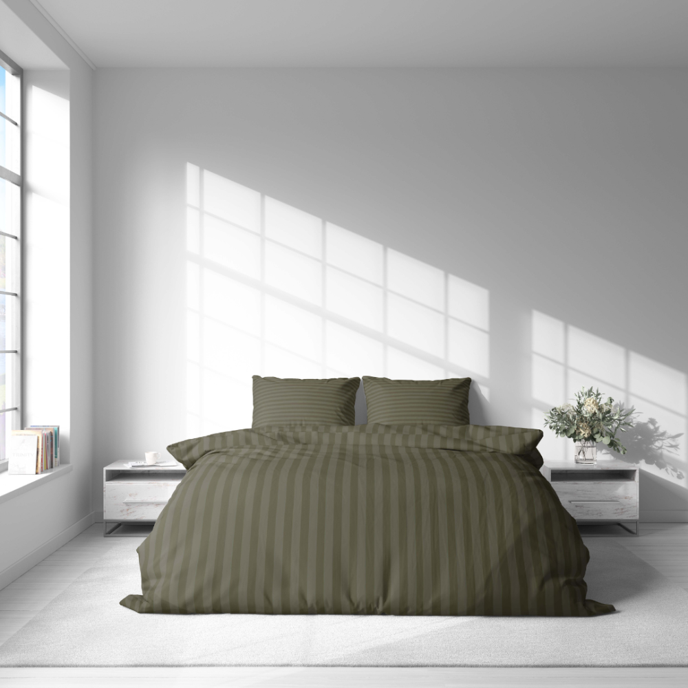 Premium satin påslakanset „Moss Green Stripe Satin“. Påslakanset 150x210, 140x200 cm, 150x200 cm, 160x200 cm, 180x200 cm, 200x200 cm, 200x220 cm, 240x220 cm Premium satin påslakanset „Moss Green Stripe Satin“. Påslakanset 150x210, 140x200 cm, 150x200 cm, 160x200 cm, 180x200 cm, 200x200 cm, 200x220 cm, 240x220 cm