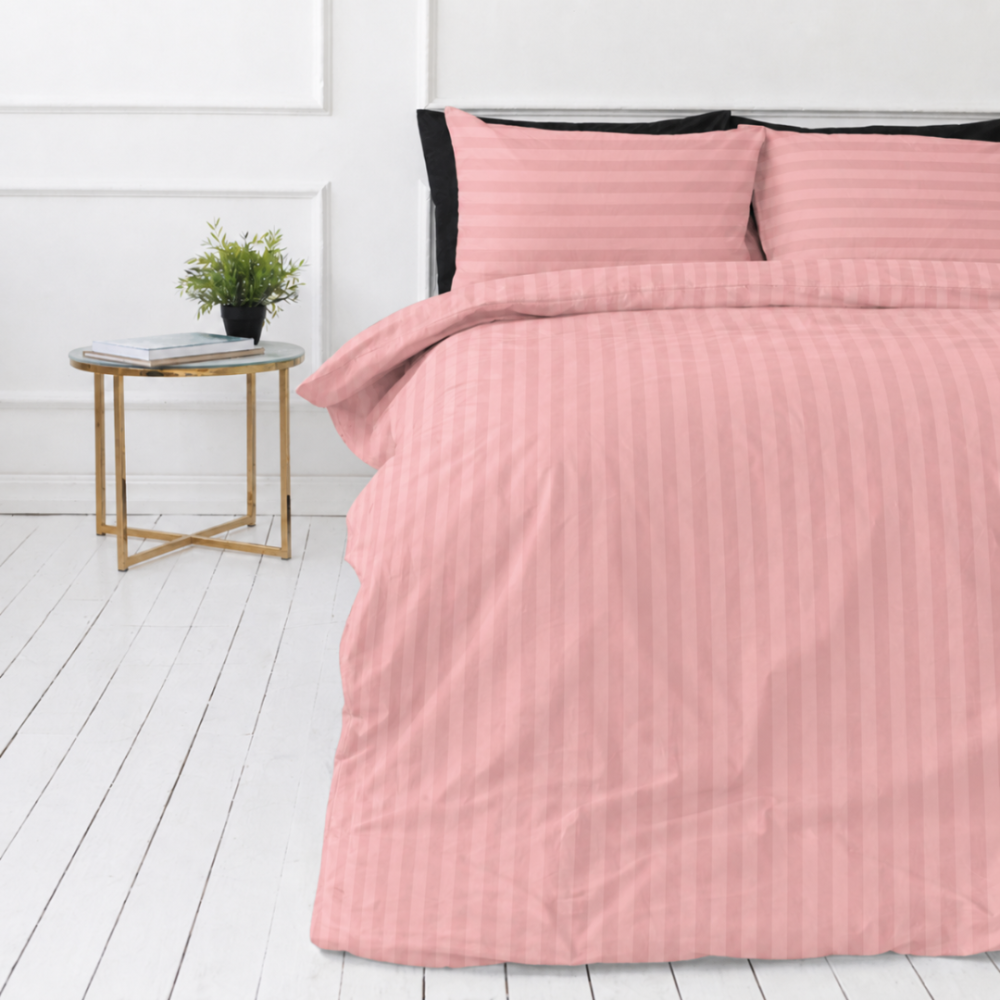 Premium satin påslakanset „Seashell Pink Stripe Sateen“. Mako satin sängkläder, 140x200 cm, 150x200 cm, 160x200 cm, 180x200 cm, 200x200 cm, 200x220 cm, 240x220 cm. Mjukt korallrosa satin sängkläder set