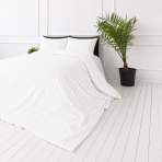 Premium satin påslakanset „White Stripe Sateen“. Mako satin sängkläder, 140x200 cm, 150x200 cm, 160x200 cm, 180x200 cm, 200x200 cm, 200x220 cm, 240x220 cm. Vitt randigt bäddset med elegant och ren design