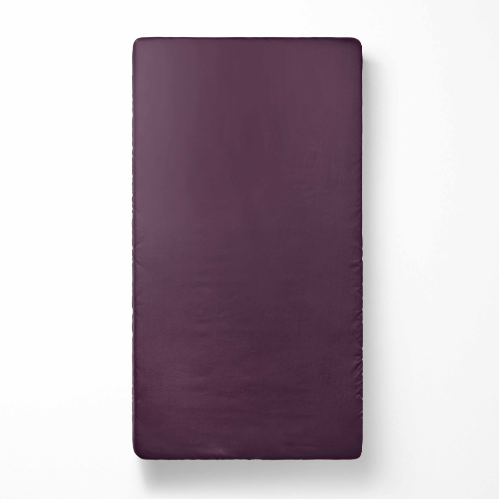 Satinlakan „Plum glow“, 150x220 cm, 200x220 cm, 220x240 cm Satinlakan „Plum glow“, 150x220 cm, 200x220 cm, 220x240 cm