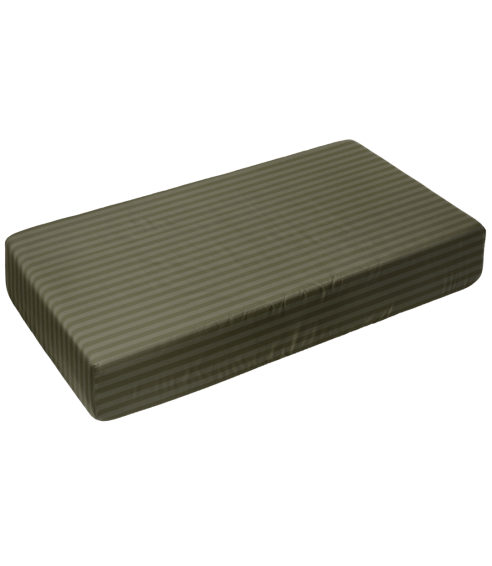 Satinlakan „Moss Green Stripe Satin flat sheet“. Lakan utan resår