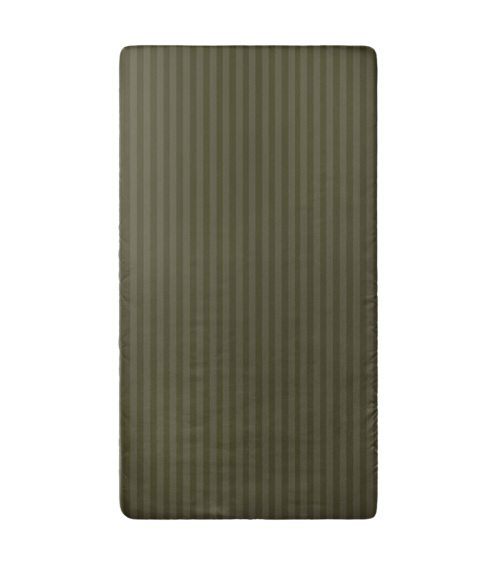 Satinlakan „Moss Green Stripe Satin flat sheet“. Lakan utan resår